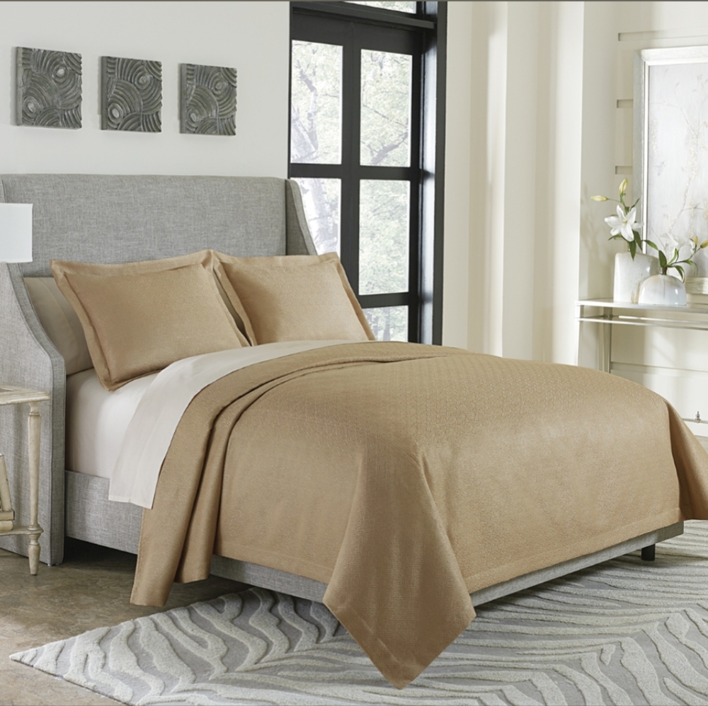 Michael Amini Alton Bed Throw Set